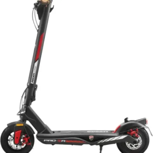 Test Ducati Corse E-Scooter Pro-III R : une trottinette sérieuse, mais loin d’être parfaite