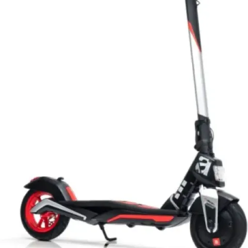 Test Aprilia eSR1 : une trottinette urbaine sympa sur le papier, mais avec des points qui fâchent